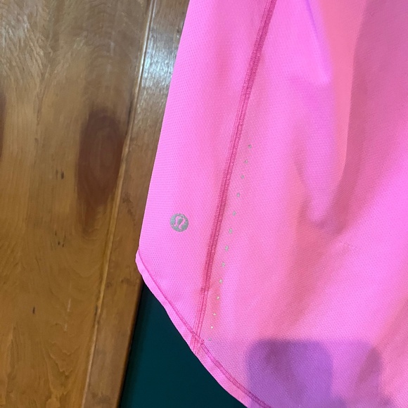 Lululemon High-Neck Running and Training T-Shirt in Pow Wow Pink Size: 6 - Picture 7 of 7